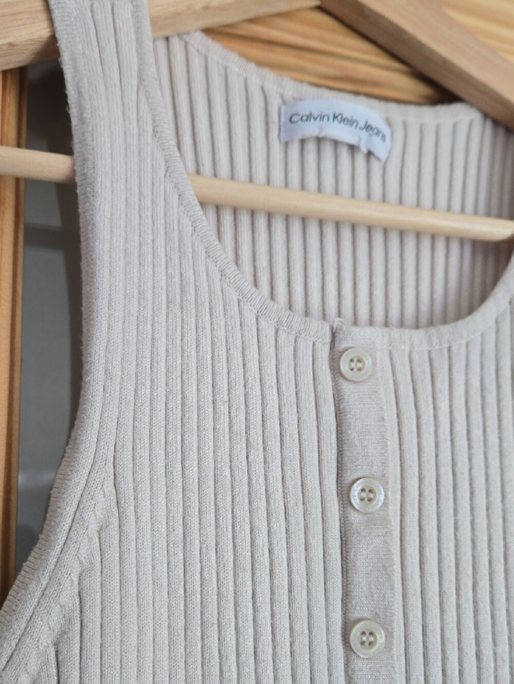 Calvin Klein Jeans Cream Ribbed Button-Front Tank Small - Picture 2 of 7